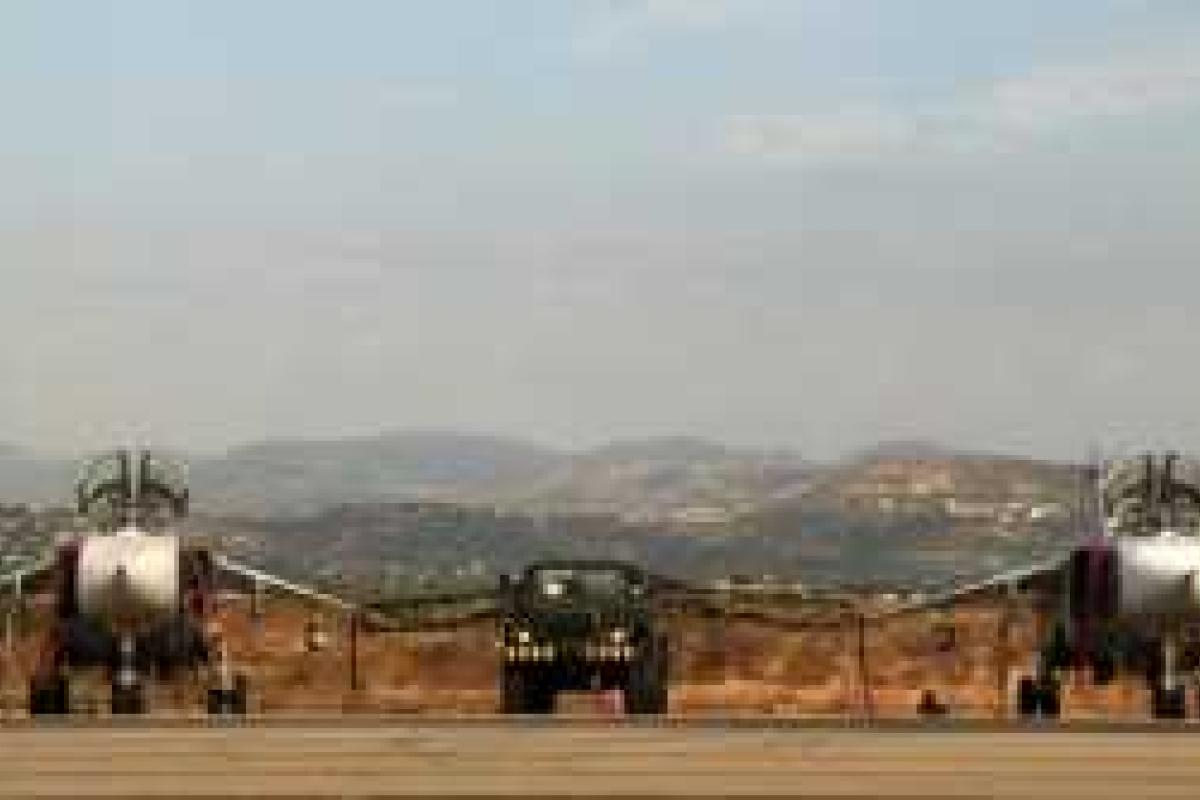 В сети появилось новое видео бомбардировок в Сирии: самолеты разбомбили цех по производству взрывчатки В сети появилось новое видео бомбардировок в Сирии: самолеты разбомбили цех по производству взрывчатки