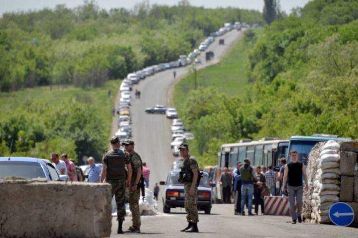 Журналист об очередях на пункте пропуска между Горловкой и Майорском. Видео Журналист об очередях на пункте пропуска между Горловкой и Майорском. Видео