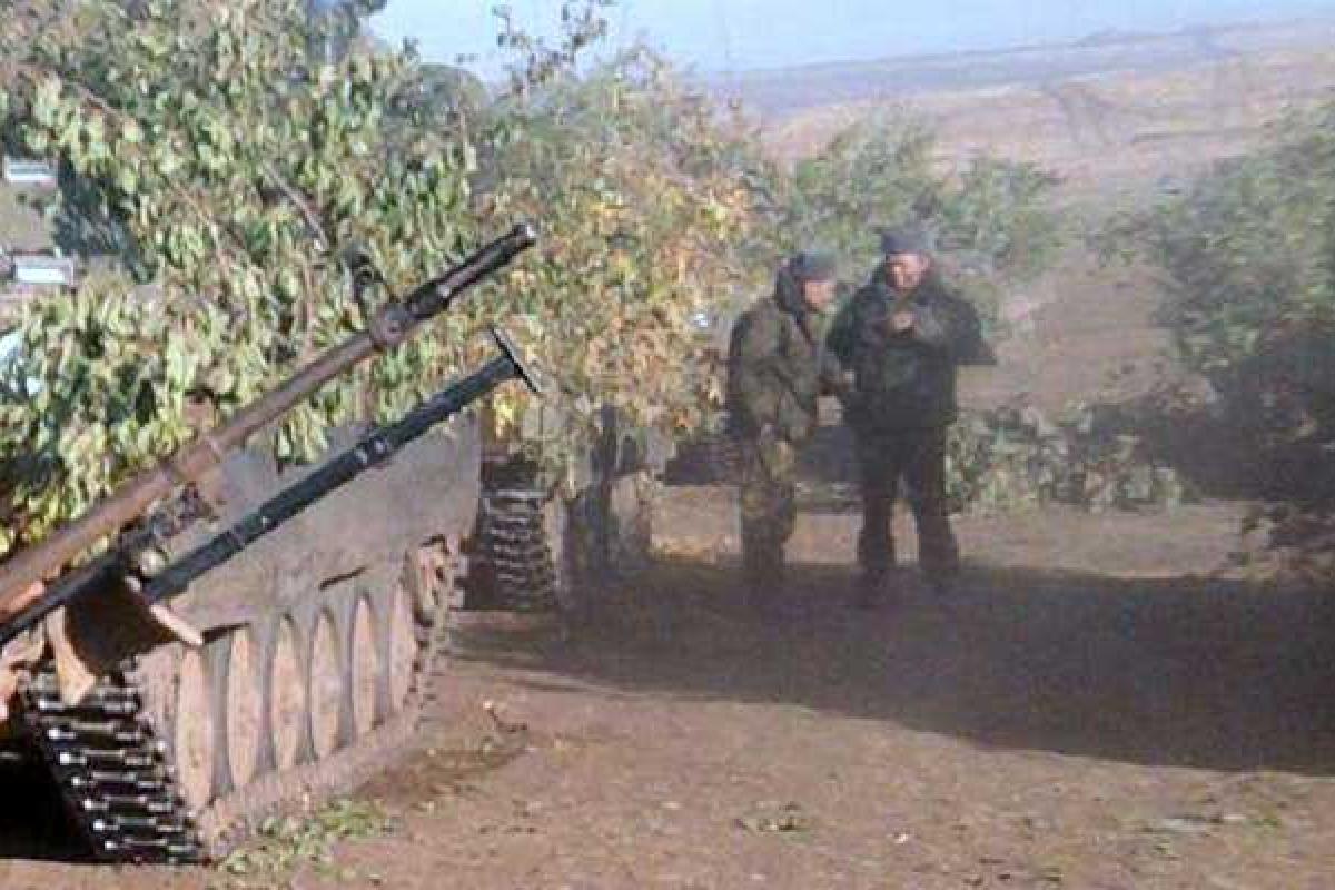 В Красном Луче российские боевики спрятали военную технику в кустах В Красном Луче российские боевики спрятали военную технику в кустах