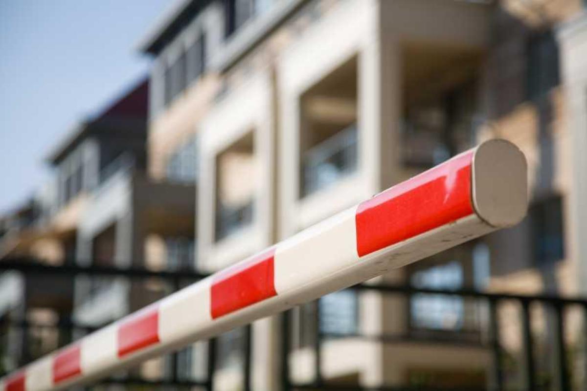 Сотни мигрантов пересекают границу Австрии, обходя пункты пропуска Сотни мигрантов пересекают границу Австрии, обходя пункты пропуска