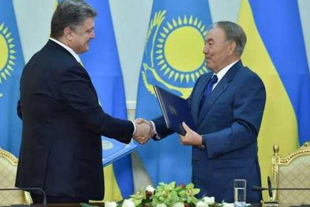 Порошенко и Назарбаев подписали "Дорожную карту" до 2017 года Порошенко и Назарбаев подписали "Дорожную карту" до 2017 года
