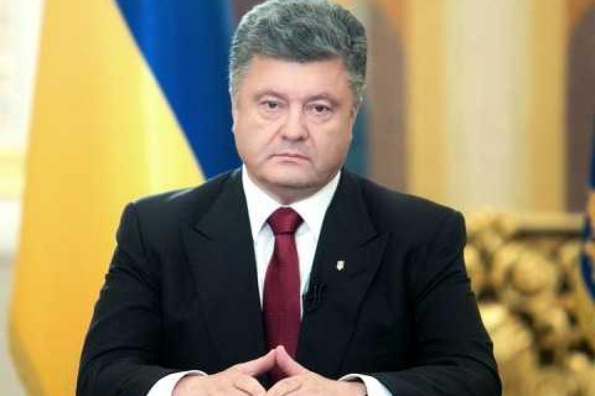 Порошенко: Зарплата военных ВСУ в следующем году существенно возрастет Порошенко: Зарплата военных ВСУ в следующем году существенно возрастет