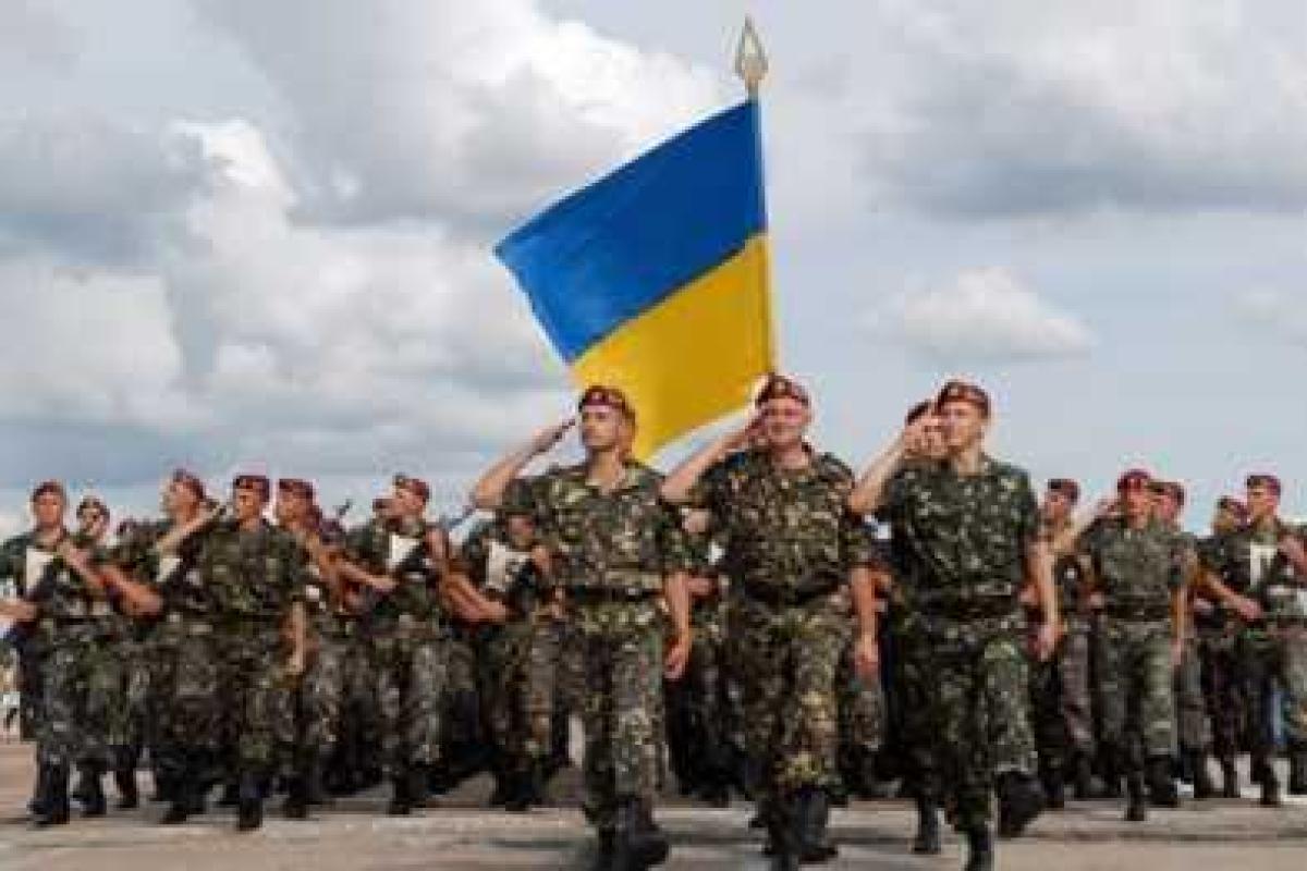 Порошенко: На 2016 год будет предусмотрено увеличение зарплат военным Порошенко: На 2016 год будет предусмотрено увеличение зарплат военным