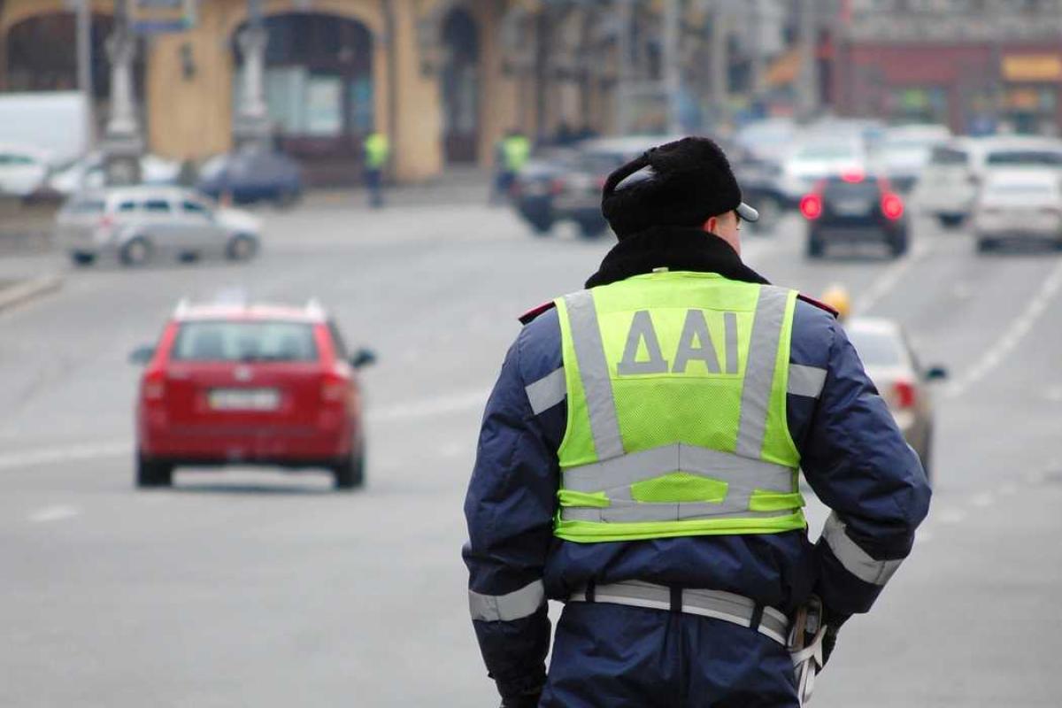 В Киеве неизвестные обстреляли автомобиль бывшего руководителя СБУ В Киеве неизвестные обстреляли автомобиль бывшего руководителя СБУ