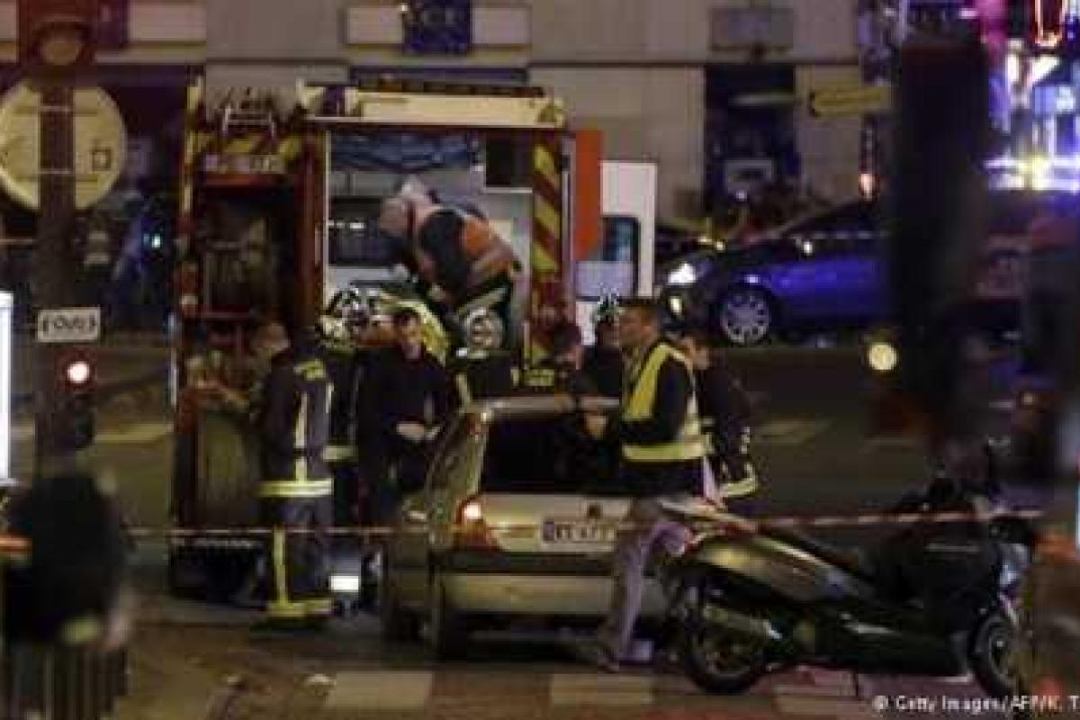 В Париже боевики просочившиеся с беженцами, не могли организовать групповой теракт, - блогер В Париже боевики просочившиеся с беженцами, не могли организовать групповой теракт, - блогер