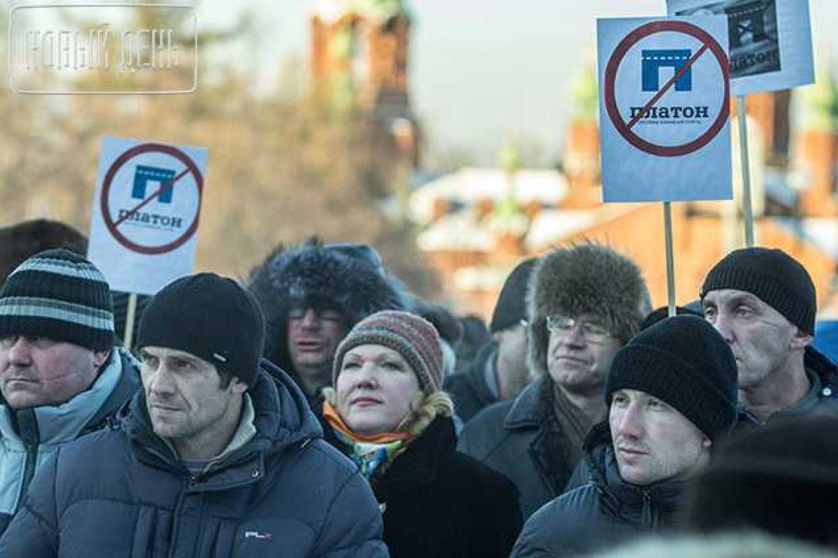 Под Екатеринбургом идет "крупная драка" между дальнобойщиками и сотрудниками ГИБДД, - СМИ