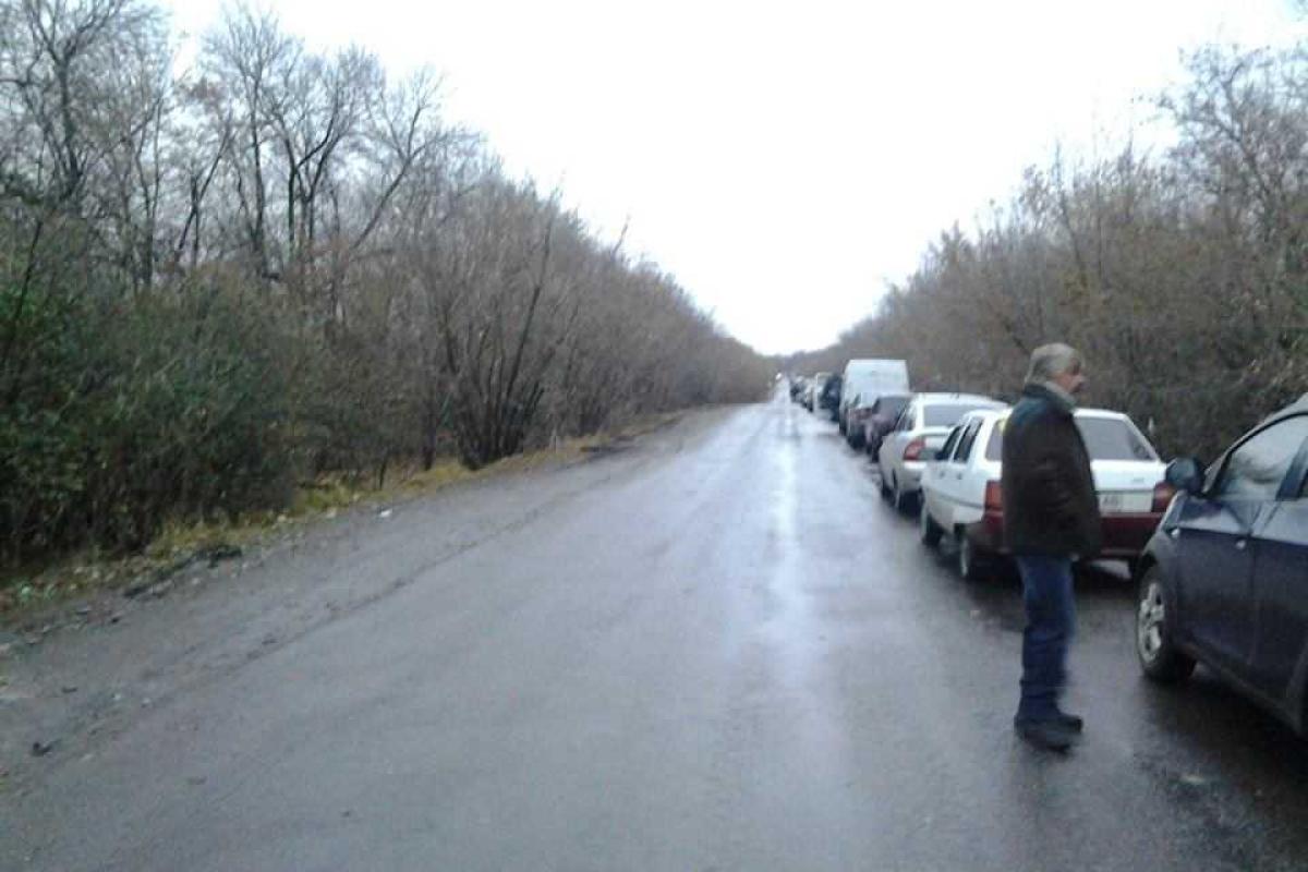 Ситуация на блокпостах на 15 ноября: в сторону Донецка - километровые очереди Ситуация на блокпостах на 15 ноября: в сторону Донецка - километровые очереди