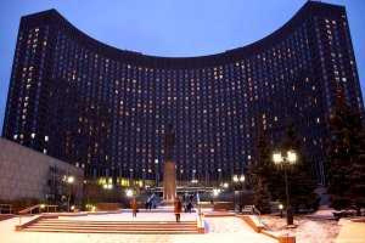 В Москве из концертного зала гостиницы "Космос" было эвакуировано больше 1000 человек В Москве из концертного зала гостиницы "Космос" было эвакуировано больше 1000 человек