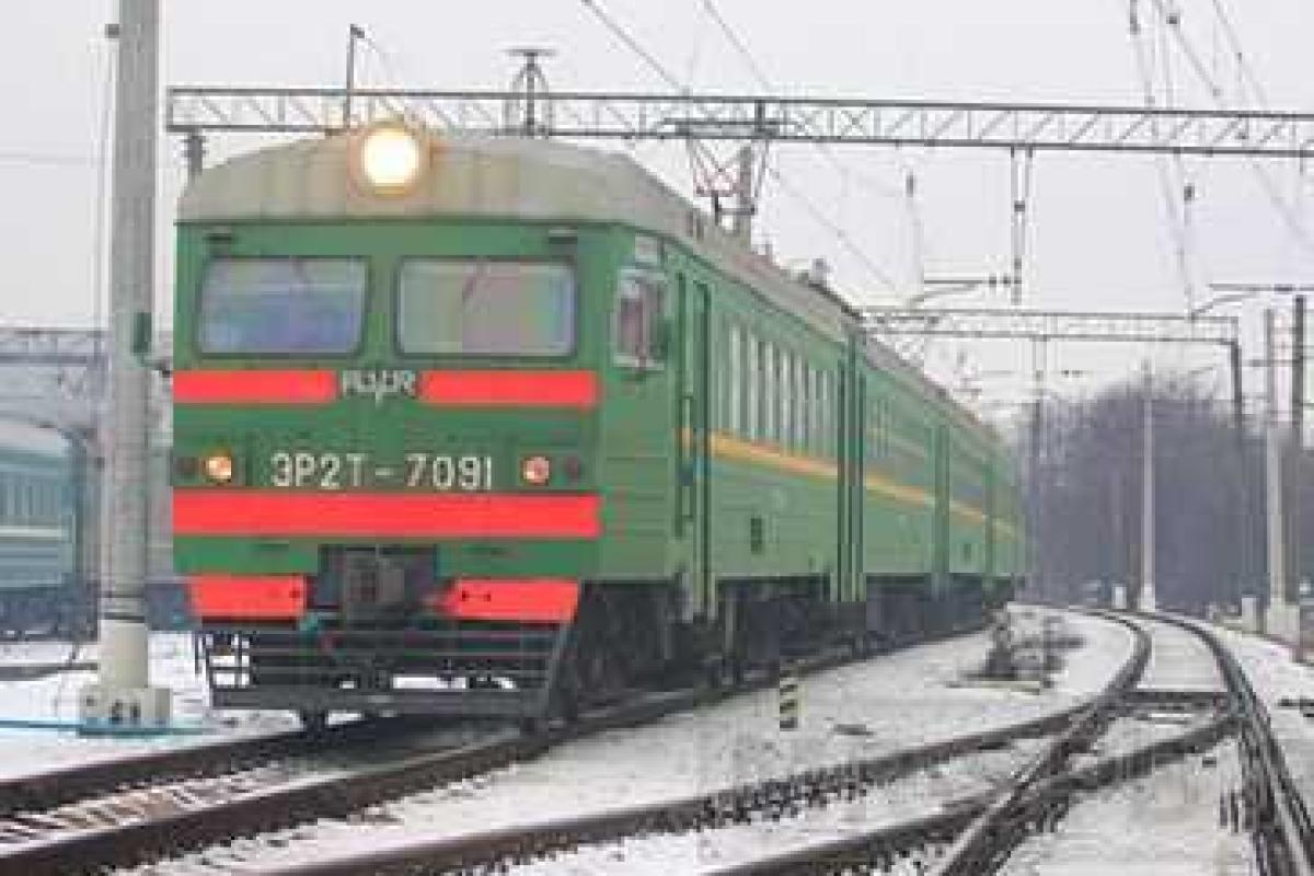 В Москве электричка сбила пассажира на ж/д путях В Москве электричка сбила пассажира на ж/д путях