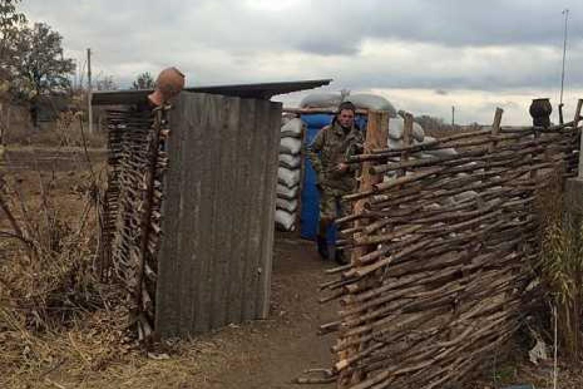 Бойцы ВСУ на Донбассе утепляют блиндажи. Карта АТО