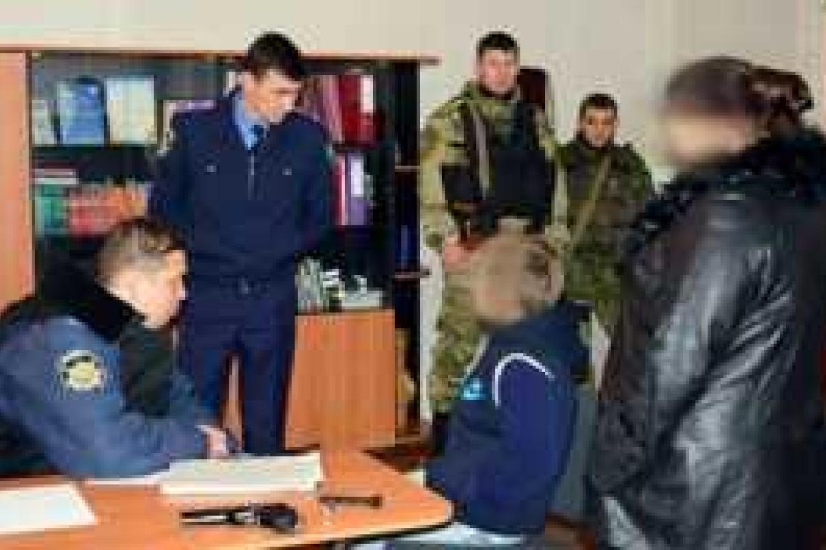 В Мариуполе школьник принес оружие на уроки