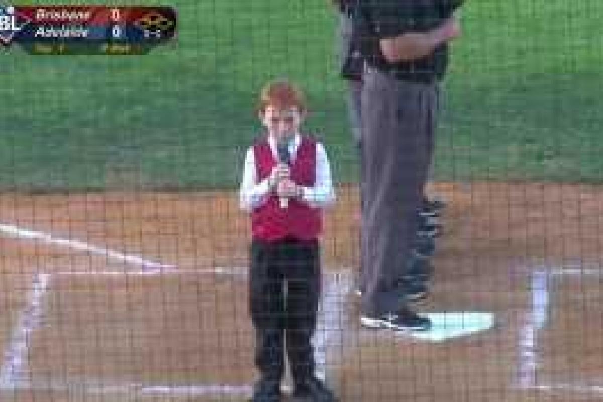 Маленький австралиец развеселил пением гимна с сильной икотой. Видео Маленький австралиец развеселил пением гимна с сильной икотой. Видео