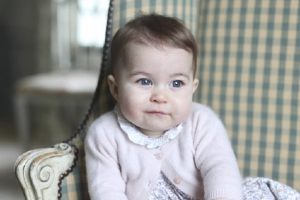 Кейт Миддлтон сфотографировала дочь в своем загородном доме в Норфорлке Кейт Миддлтон сфотографировала дочь в своем загородном доме в Норфорлке