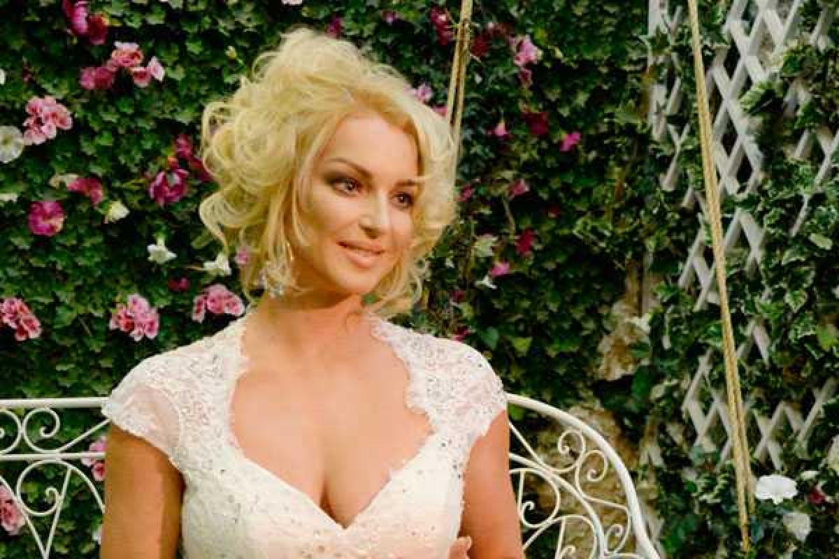 Эпатажная Волочкова увела женатого бизнесмена из семьи Эпатажная Волочкова увела женатого бизнесмена из семьи