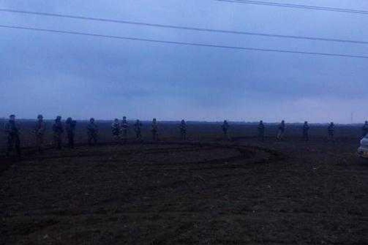 Блокада Крыма: видео штурма правоохранителями позиций активистов на пункте пропуска в Чаплинке Блокада Крыма: видео штурма правоохранителями позиций активистов на пункте пропуска в Чаплинке