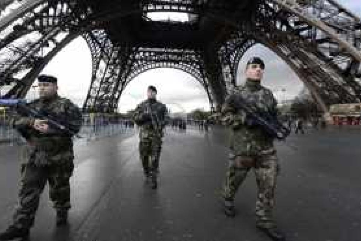 Один из террористов в Париже хотел взорвать футбольный стадион, но его не пустила охрана Один из террористов в Париже хотел взорвать футбольный стадион, но его не пустила охрана