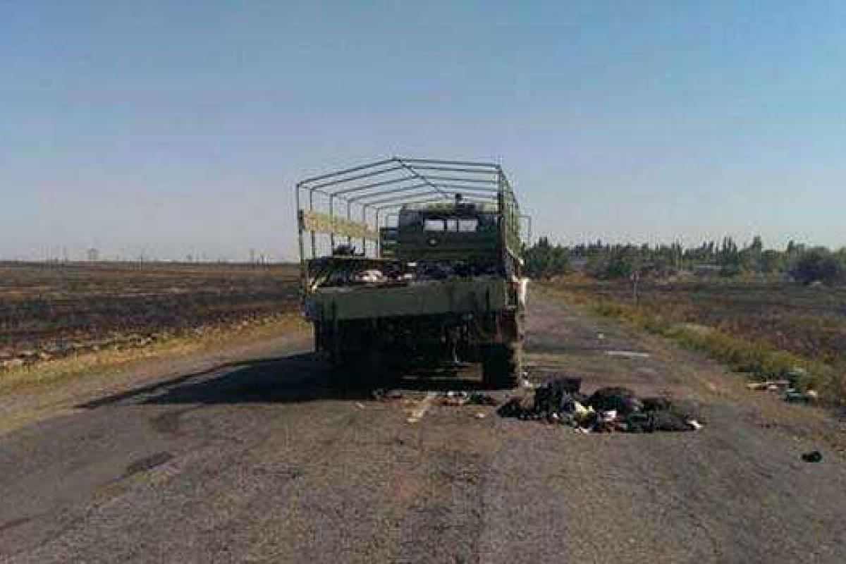 В Станице Луганской подорвалась машина с украинскими военными, есть погибшие, - спикер АТО В Станице Луганской подорвалась машина с украинскими военными, есть погибшие, - спикер АТО