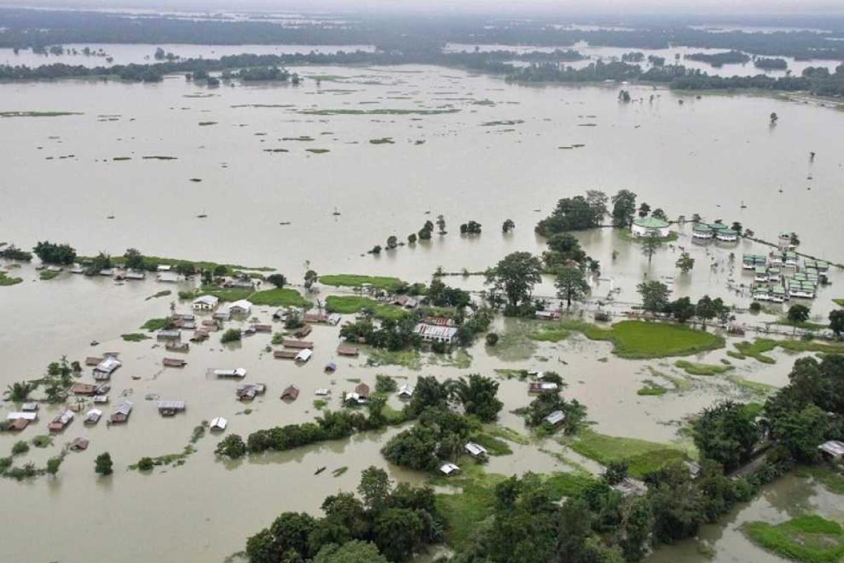 Более сотни человек стали жертвами наводнения в Индии Более сотни человек стали жертвами наводнения в Индии
