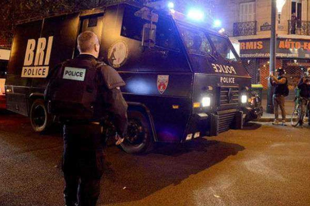 В Париже террористы взорвали сами себя, используя "пояса смертника", - иноСМИ В Париже террористы взорвали сами себя, используя "пояса смертника", - иноСМИ