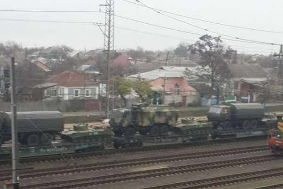 Разведка зафиксировала прибытие в Джанкой эшелон российской техники. Видео