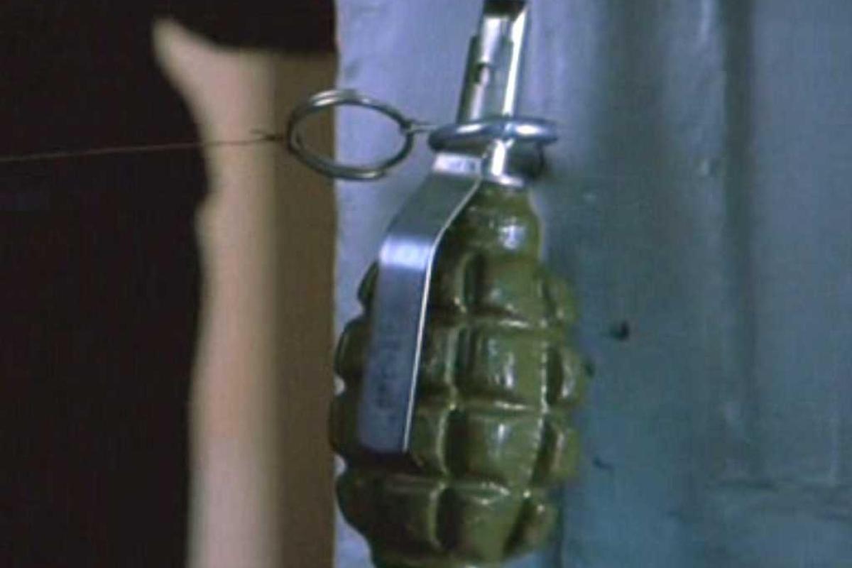 В Краматорске двое местных жителей подорвались на растяжке В Краматорске двое местных жителей подорвались на растяжке