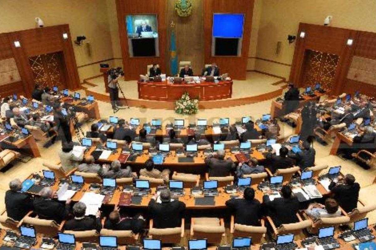 Украинский парламент принял скандальную поправку к Трудовому кодексу Украинский парламент принял скандальную поправку к Трудовому кодексу