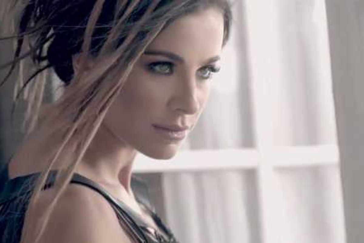 Певица Ани Лорак очаровала оригинальным нарядом Певица Ани Лорак очаровала оригинальным нарядом