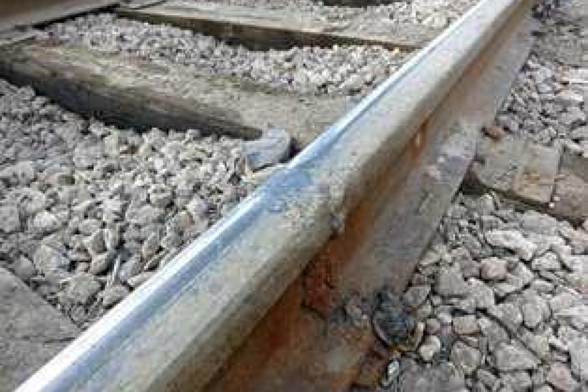 В Славянске поезд тяжело травмировал женщину В Славянске поезд тяжело травмировал женщину