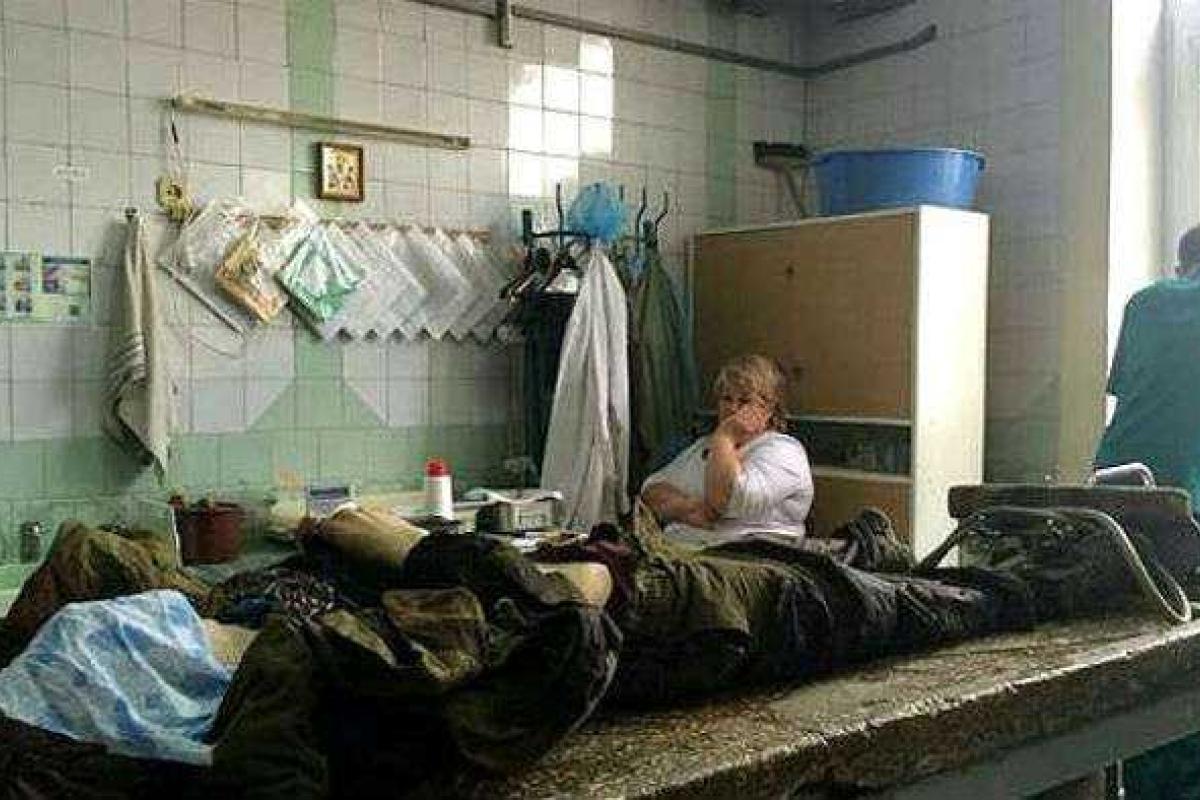В Донецкую больницу с передовых привезли тела погибших, - соцсети В Донецкую больницу с передовых привезли тела погибших, - соцсети