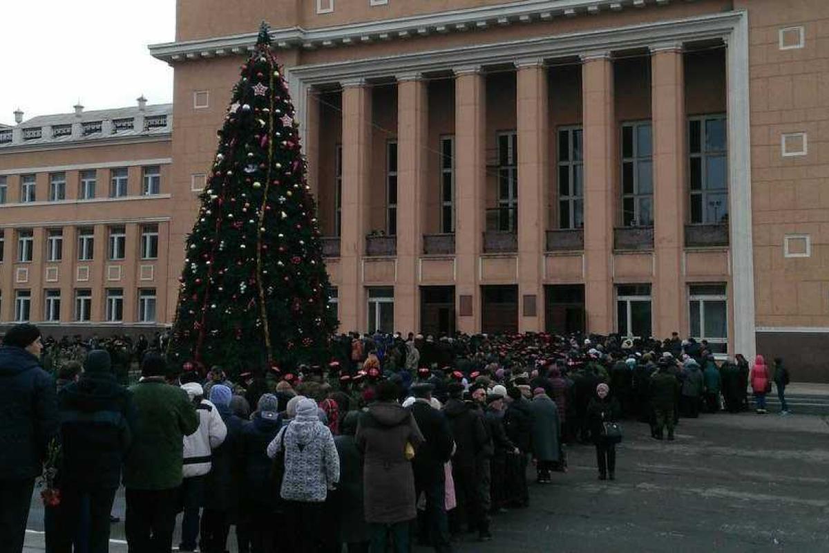 В Стаханове местные жители вышли на похороны Дремова, - СМИ В Стаханове местные жители вышли на похороны Дремова, - СМИ