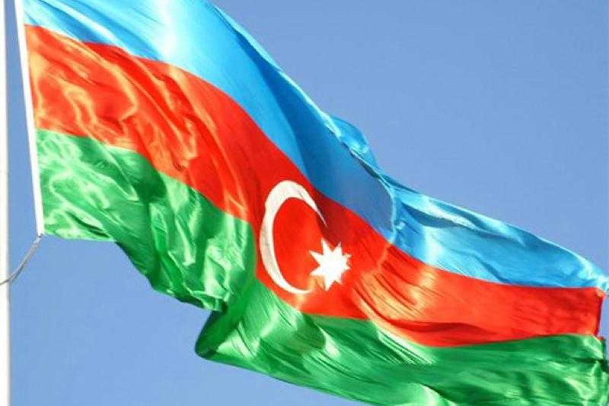 В Азербайджане паника: магазины закрылись и начали переоценку импортных товаров В Азербайджане паника: магазины закрылись и начали переоценку импортных товаров