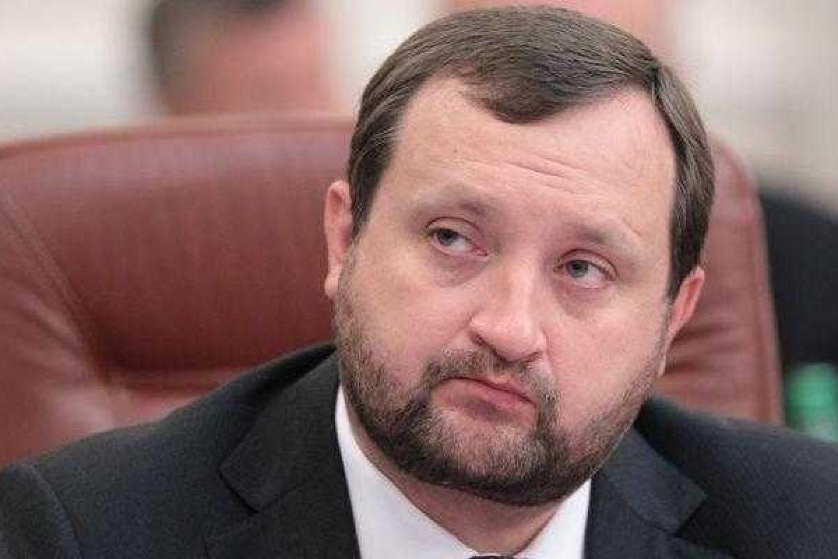 Арбузов удивлен упорством ГПУ в вопросе ареста его счетов за границей Арбузов удивлен упорством ГПУ в вопросе ареста его счетов за границей