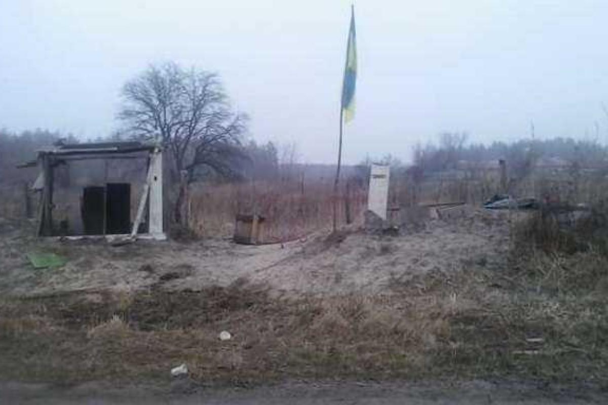 Под Луганском дети смастерили из подручных материалов свой украинский блокпост Под Луганском дети смастерили из подручных материалов свой украинский блокпост