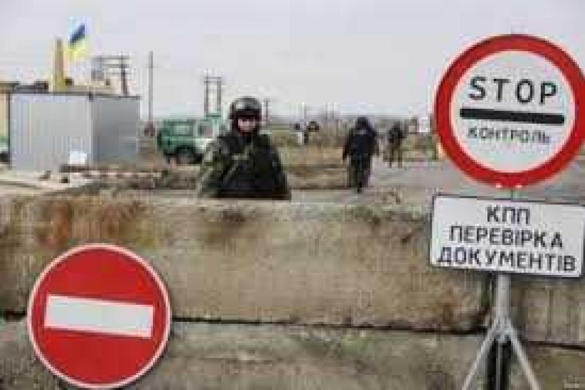 Жительница Донецка умерла перед блокпостом на КПВВ "Гнутово" Жительница Донецка умерла перед блокпостом на КПВВ "Гнутово"