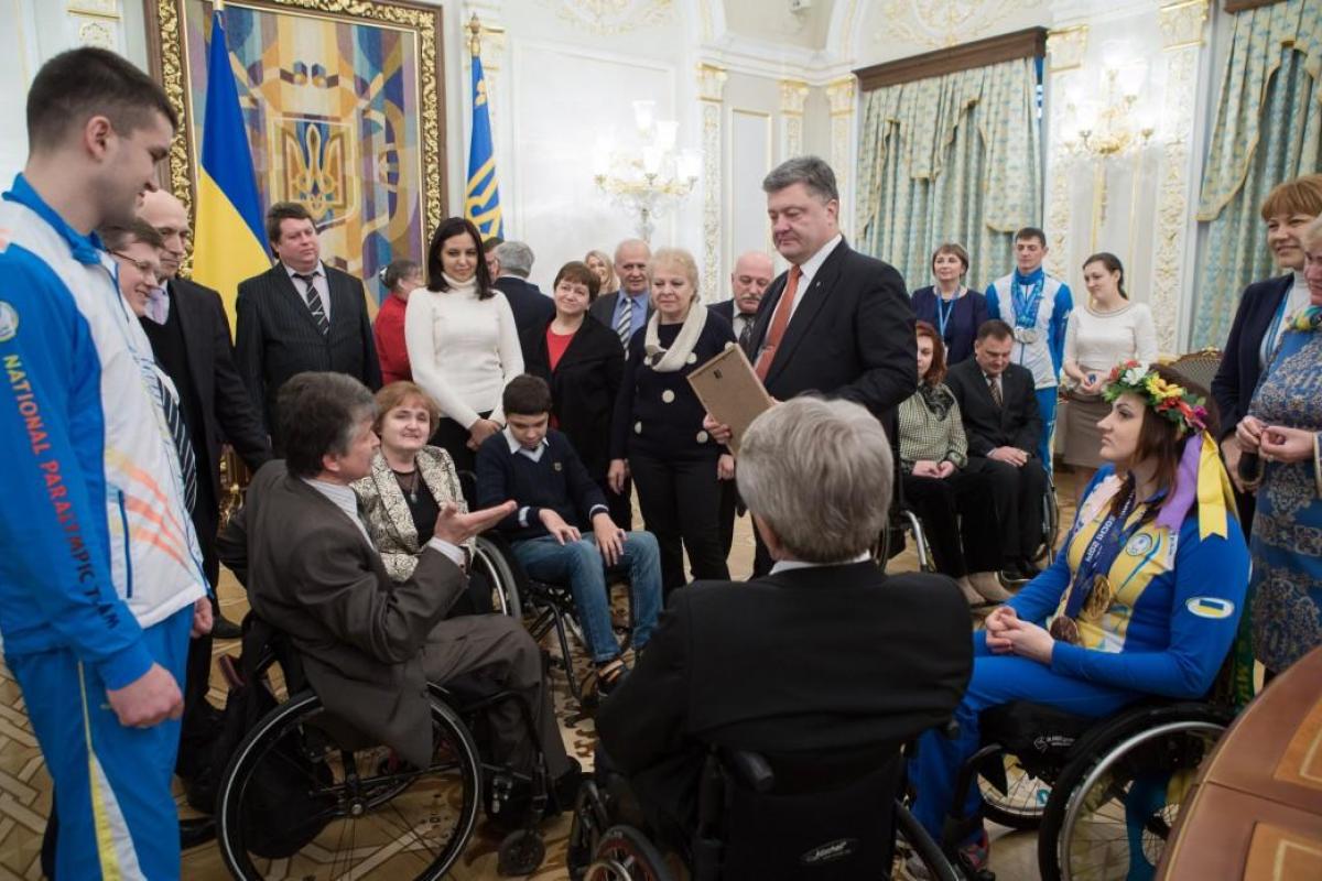 Порошенко: Никто с инвалидностью не должен чувствовать нарушение своих прав Порошенко: Никто с инвалидностью не должен чувствовать нарушение своих прав