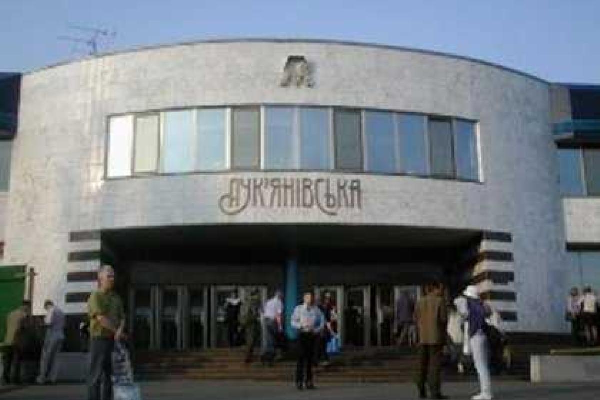 В Киеве в срочном порядке закрыли станцию метро "Лукьяновка", эвакуировано 100 человек