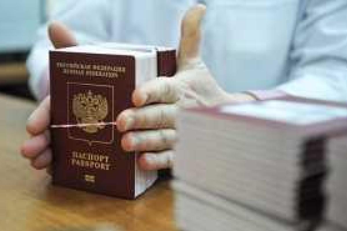 Путин подписал закон, согласно которому все россияне могут иметь два загранпаспорта Путин подписал закон, согласно которому все россияне могут иметь два загранпаспорта