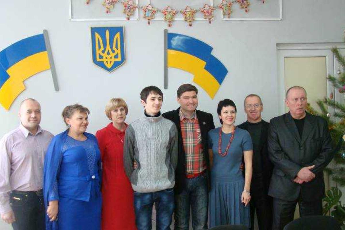 Ветеран АТО в Рубежном получил щедрый подарок на Новый год, ключи от квартиры Ветеран АТО в Рубежном получил щедрый подарок на Новый год, ключи от квартиры
