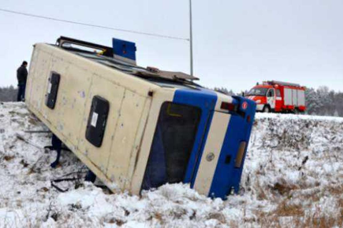 В Сумской области перевернулся рейсовый автобус "Эталон" с пассажирами
