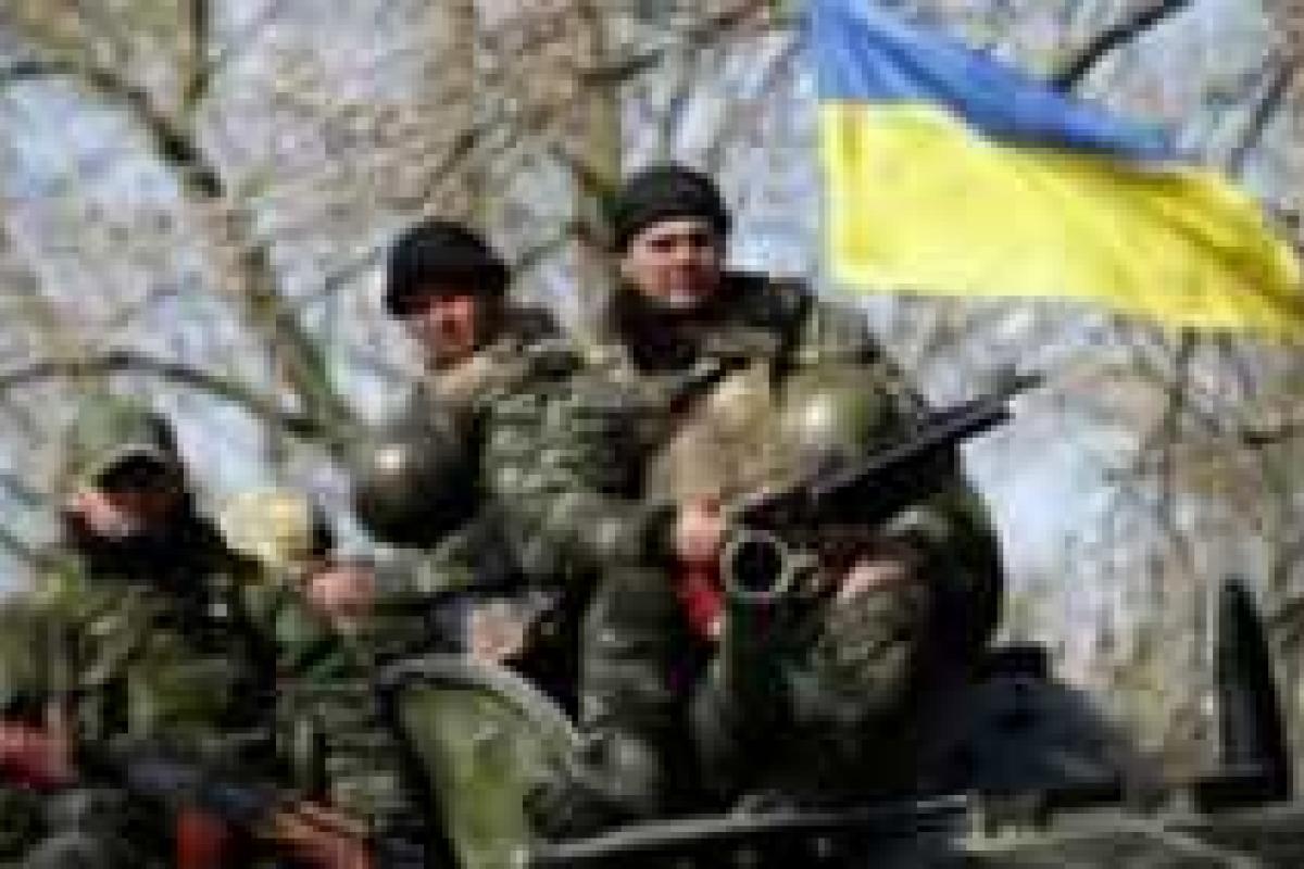 СМИ сумели выяснить, почему украинские военные получили приказ не открывать огонь по боевикам СМИ сумели выяснить, почему украинские военные получили приказ не открывать огонь по боевикам