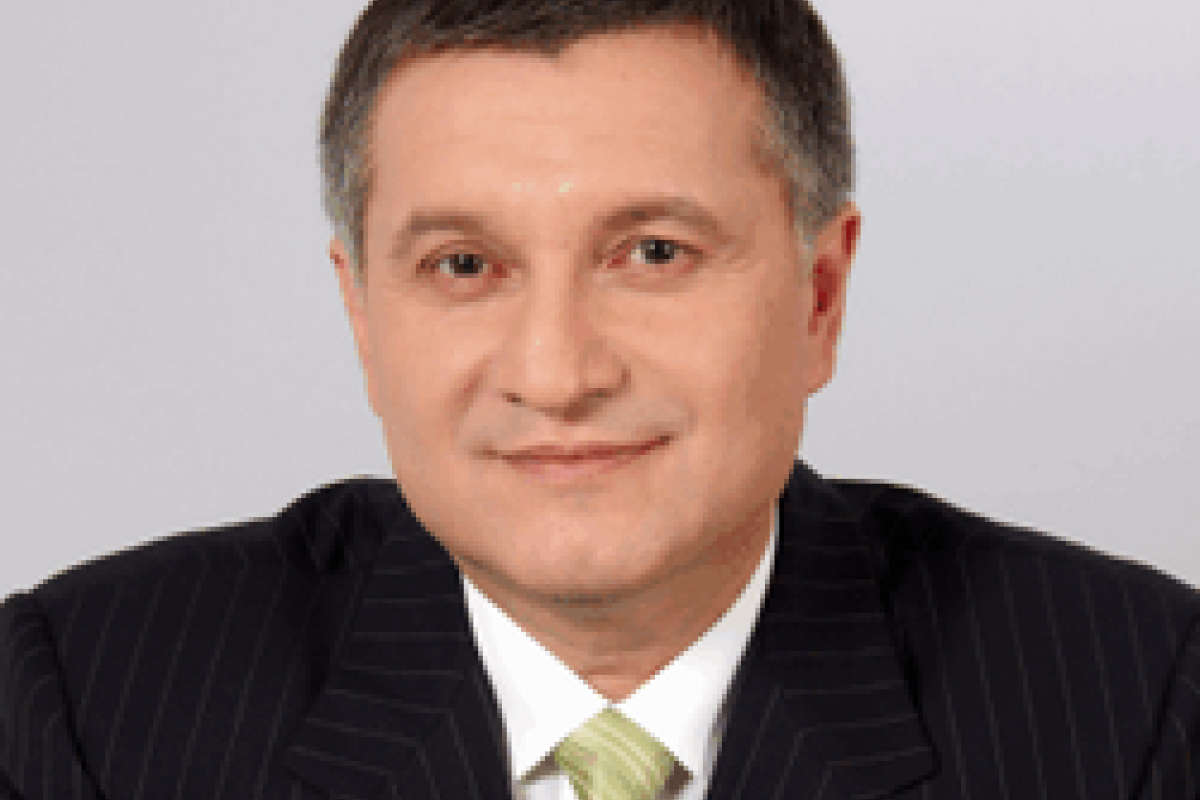 Арсен Аваков обнародовал зарплаты сотрудников Нацполиции Арсен Аваков обнародовал зарплаты сотрудников Нацполиции
