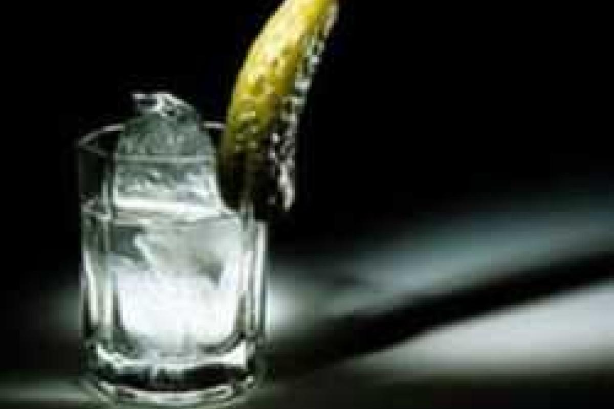 Водка в Украине подорожает до 90 гривен, отрасль будет уничтожена, - эксперты Водка в Украине подорожает до 90 гривен, отрасль будет уничтожена, - эксперты
