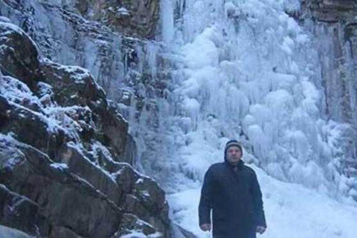 Самый большой в украинских Карпатах водопад замерз. Фотофакт Самый большой в украинских Карпатах водопад замерз. Фотофакт