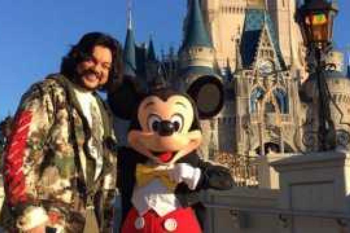 Филипп Киркоров устроил себе новогодние каникулы в Диснейленде без детей