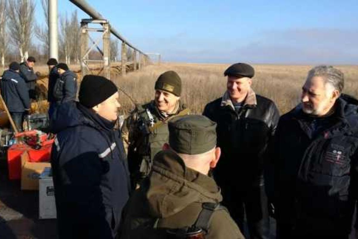 Сегодня Жебривский лично инспектировал обстановку на КПВВ в районе Майорска и Марьинки, - СМИ