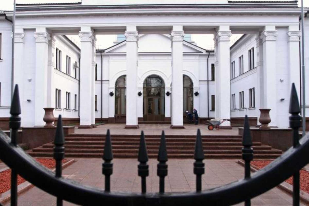 В Минске началось заседание Трехсторонней контактной группы В Минске началось заседание Трехсторонней контактной группы