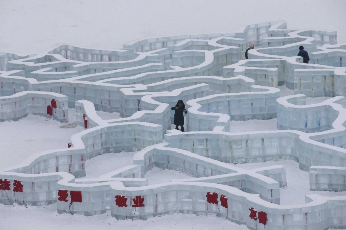 В Польше строится гигантский лабиринт из снега