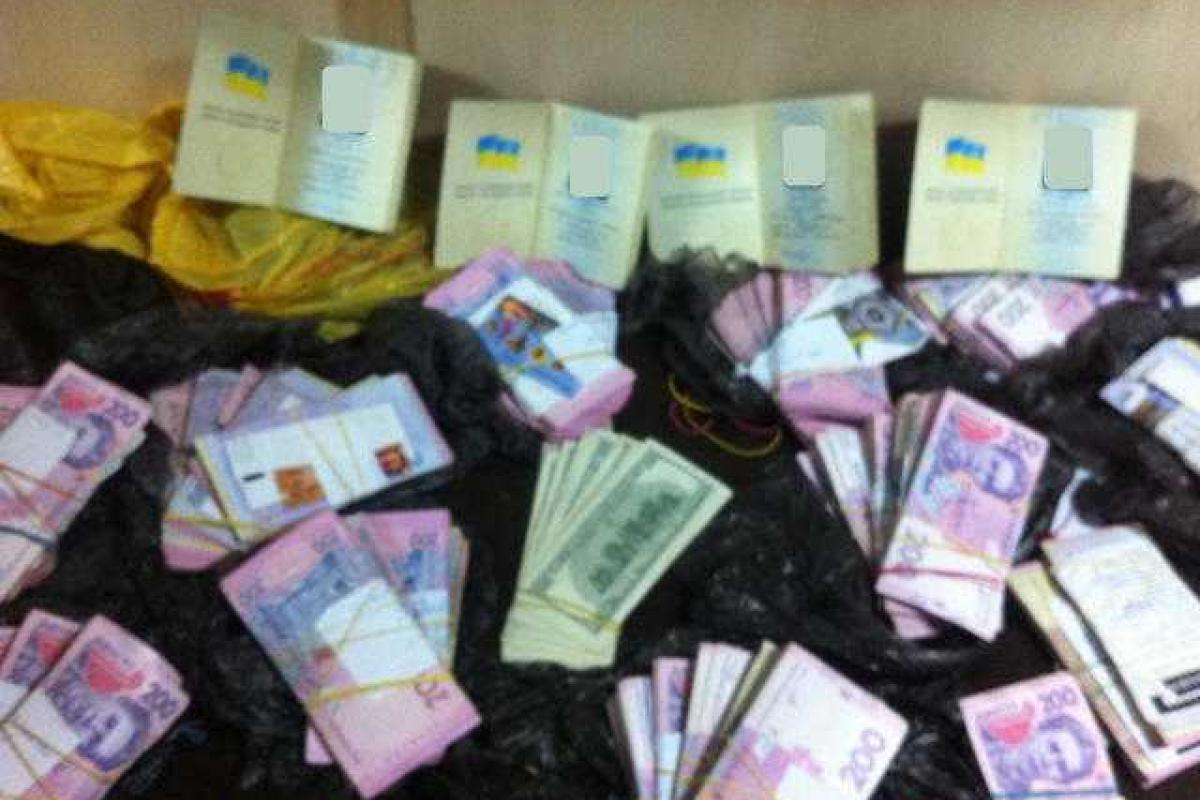 Спецподразделением "Фантом" задержан автомобиль с тайником, перевозивший деньги и паспорта в "ДНР" Спецподразделением "Фантом" задержан автомобиль с тайником, перевозивший деньги и паспорта в "ДНР"