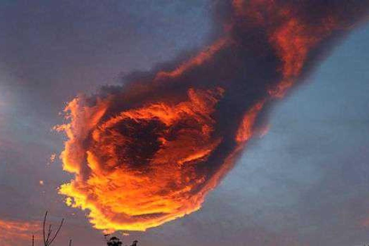 В небе Португалии удалось сфотографировать очень жуткое по форме облако