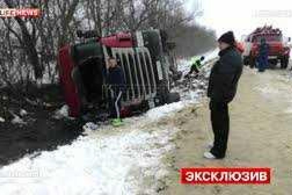 Под Анапой из опрокинувшейся цистерны вытекло 10 тонн мазута Под Анапой из опрокинувшейся цистерны вытекло 10 тонн мазута